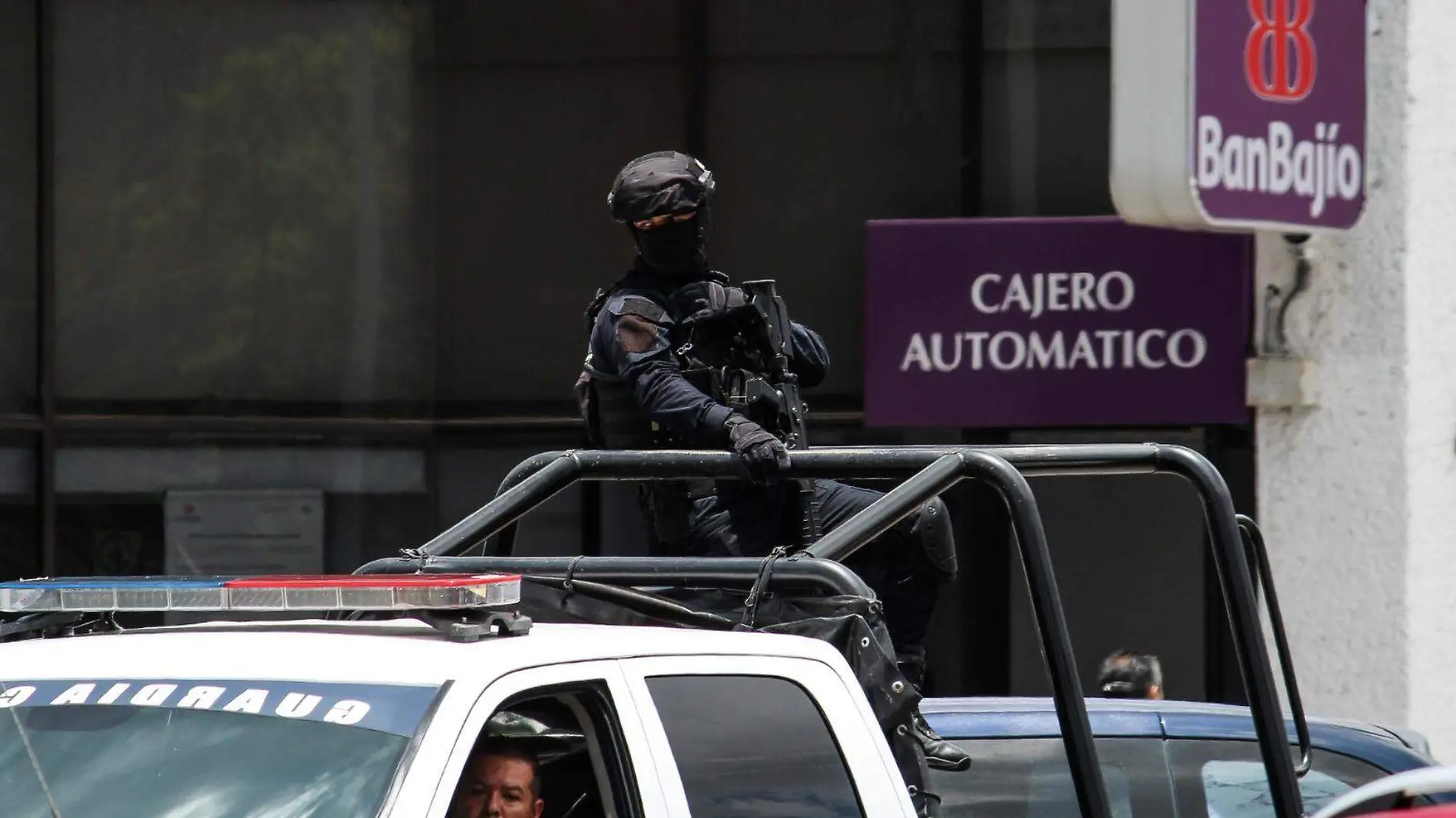 policía zona bancos ferm